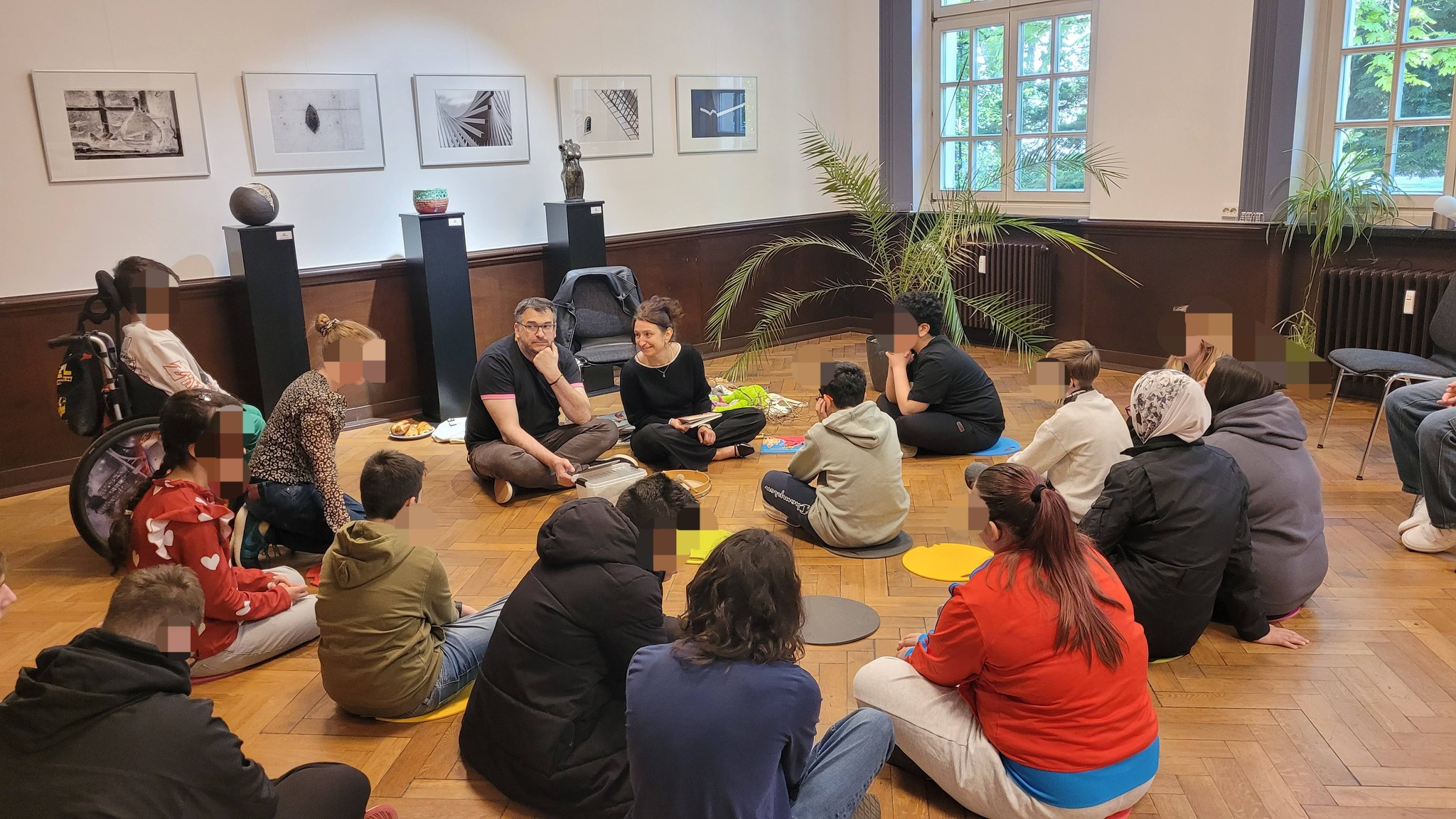 Gruppenfoto%20beim%20Vorlesen%20in%20der%20VHS